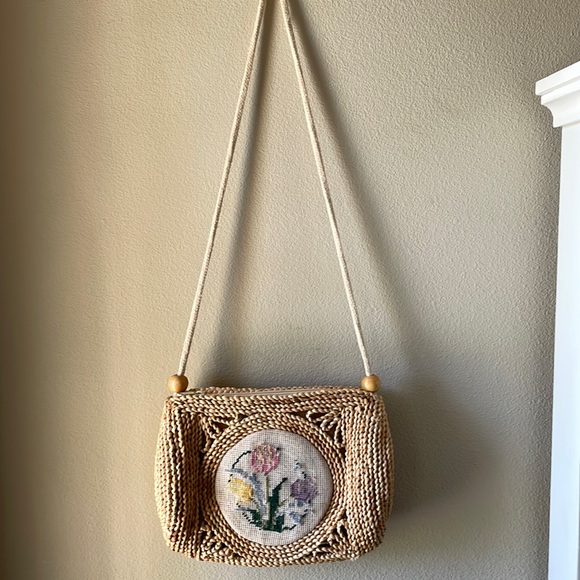 Wicker embroidered purse - Picture 1 of 7